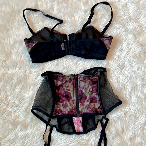 Victoria’s Secret Floral Bra and Garter Set - Picture 5 of 7